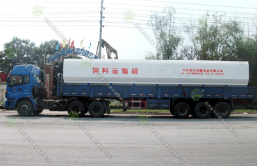 30噸散裝飼料運輸車（內(nèi)蒙古客戶）